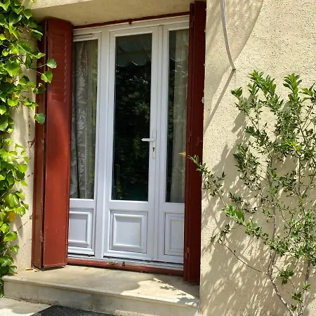 F3 De 60 M² Au Rez De Chaussee D'une Vézénobres